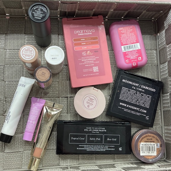 Blush and highlighter bundle - Picture 3 of 3